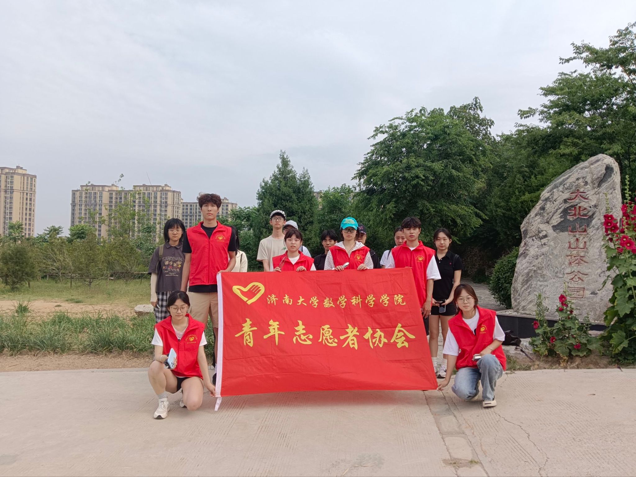 践行无痕公益，筑牢劳动根基——太阳集团tyc138开展大北山劳动实践净山活动